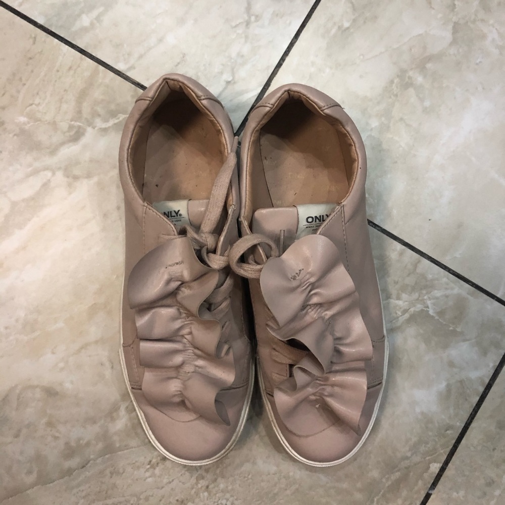 Ruffle sneakers - Picture 4 of 4
